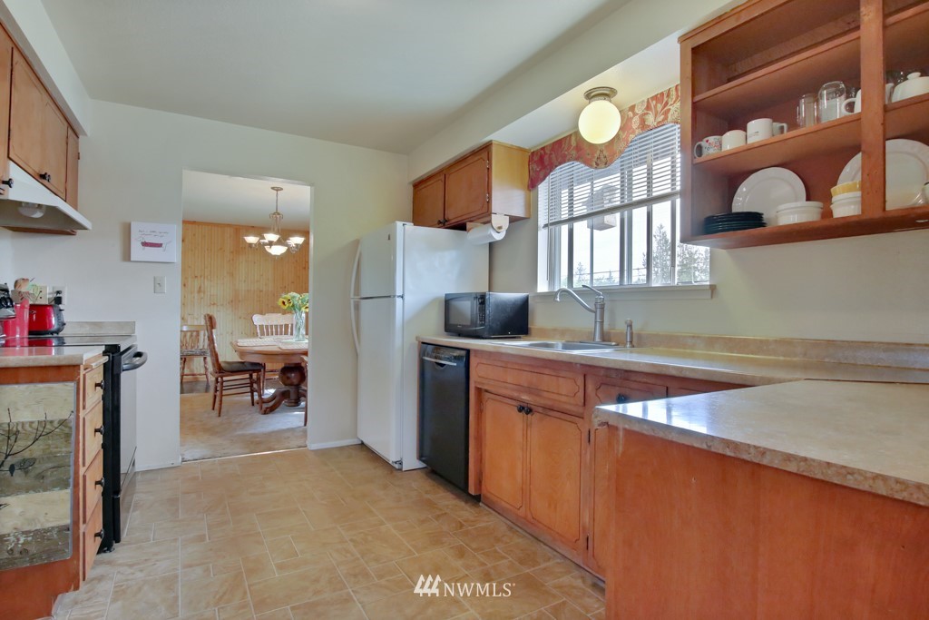 11208 Angeline Road East Bonney Lake, WA 98391 - Photo 7 of 25 Gallery Image 7