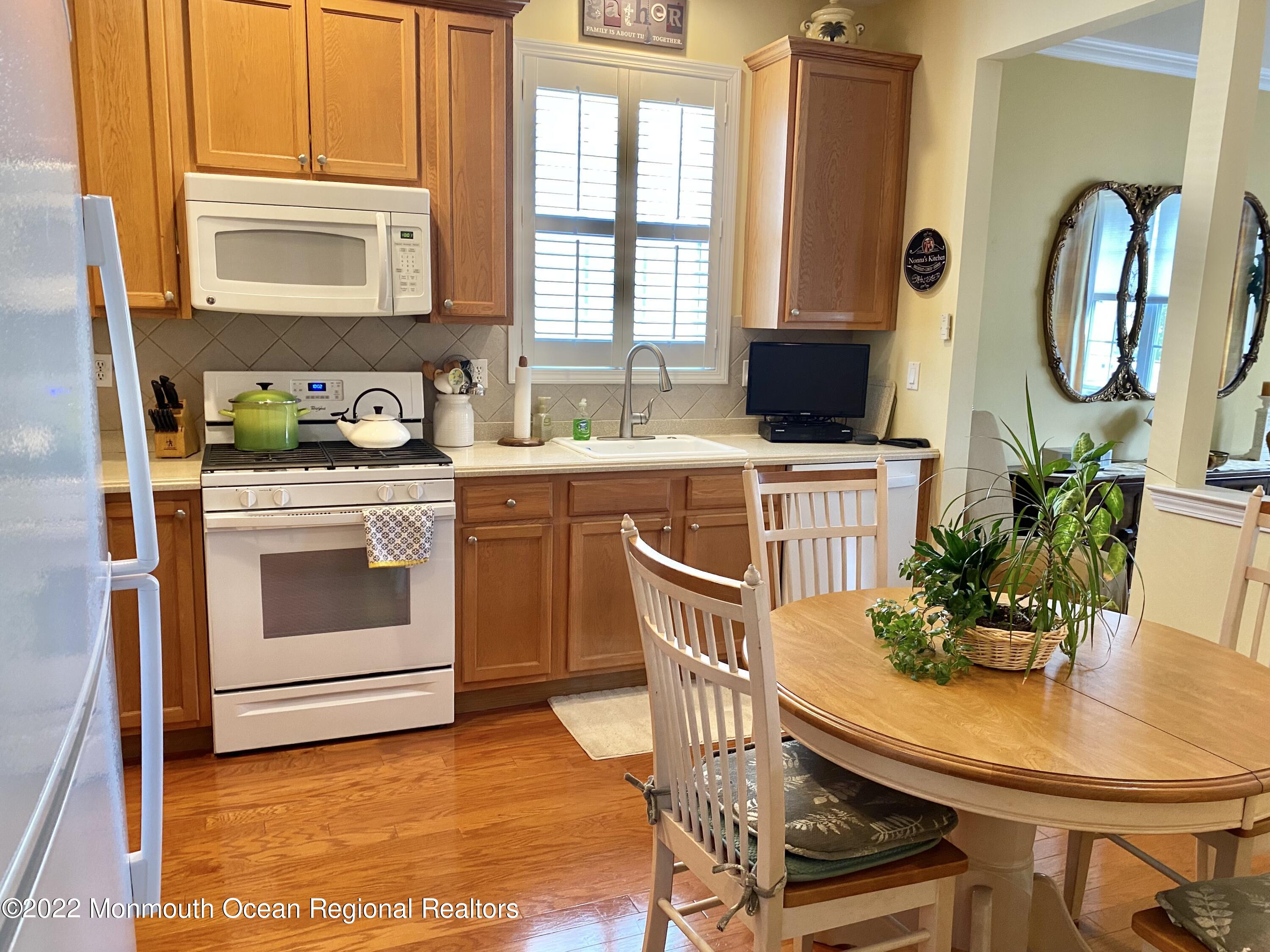 15 Inkberry Lane Howell, NJ 07731 - Photo 3 of 18 Eat in kitchen