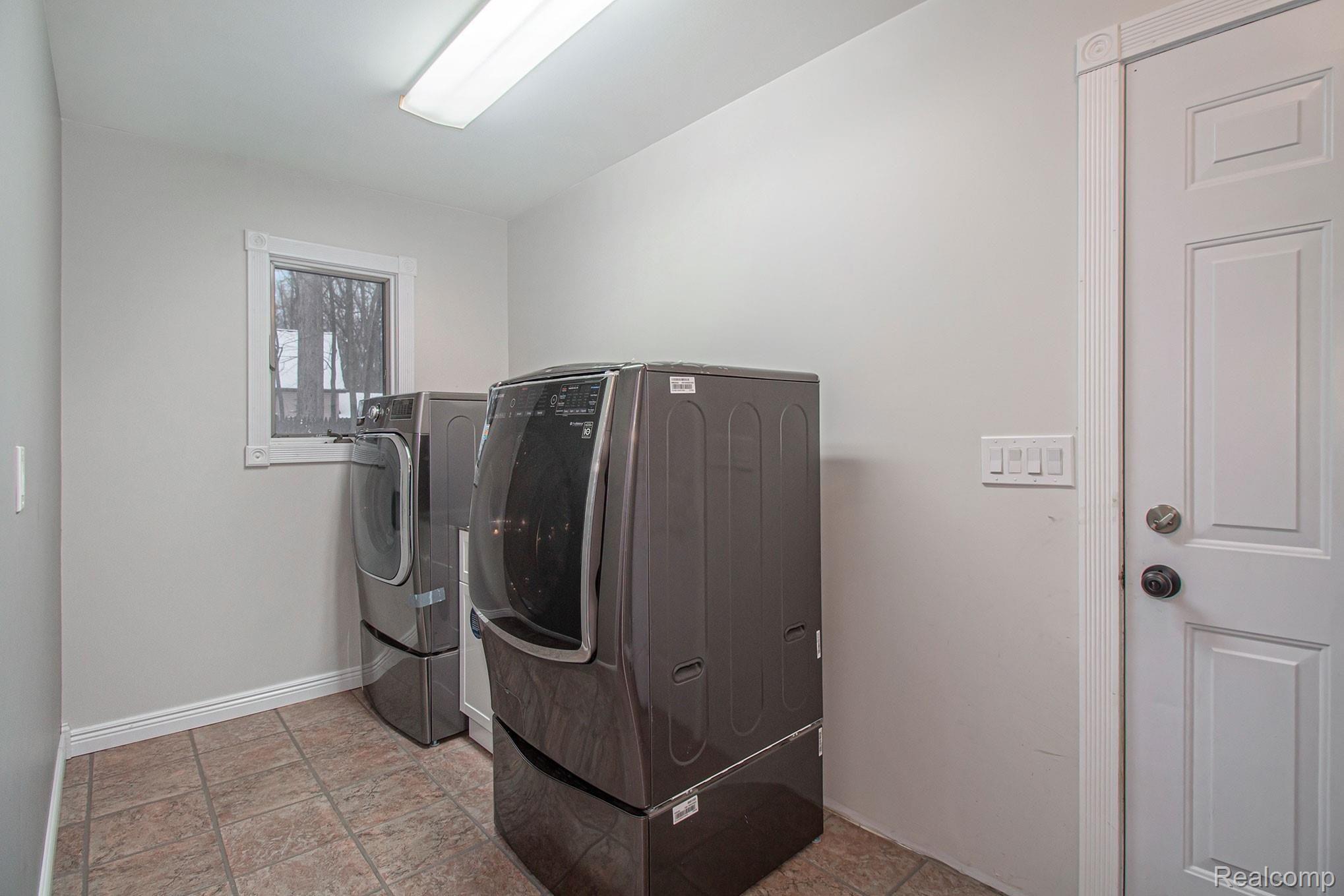 2934 West Coon Lake Road Howell, MI 48843 - Photo 20 of 36 Laundry - 1st Floor