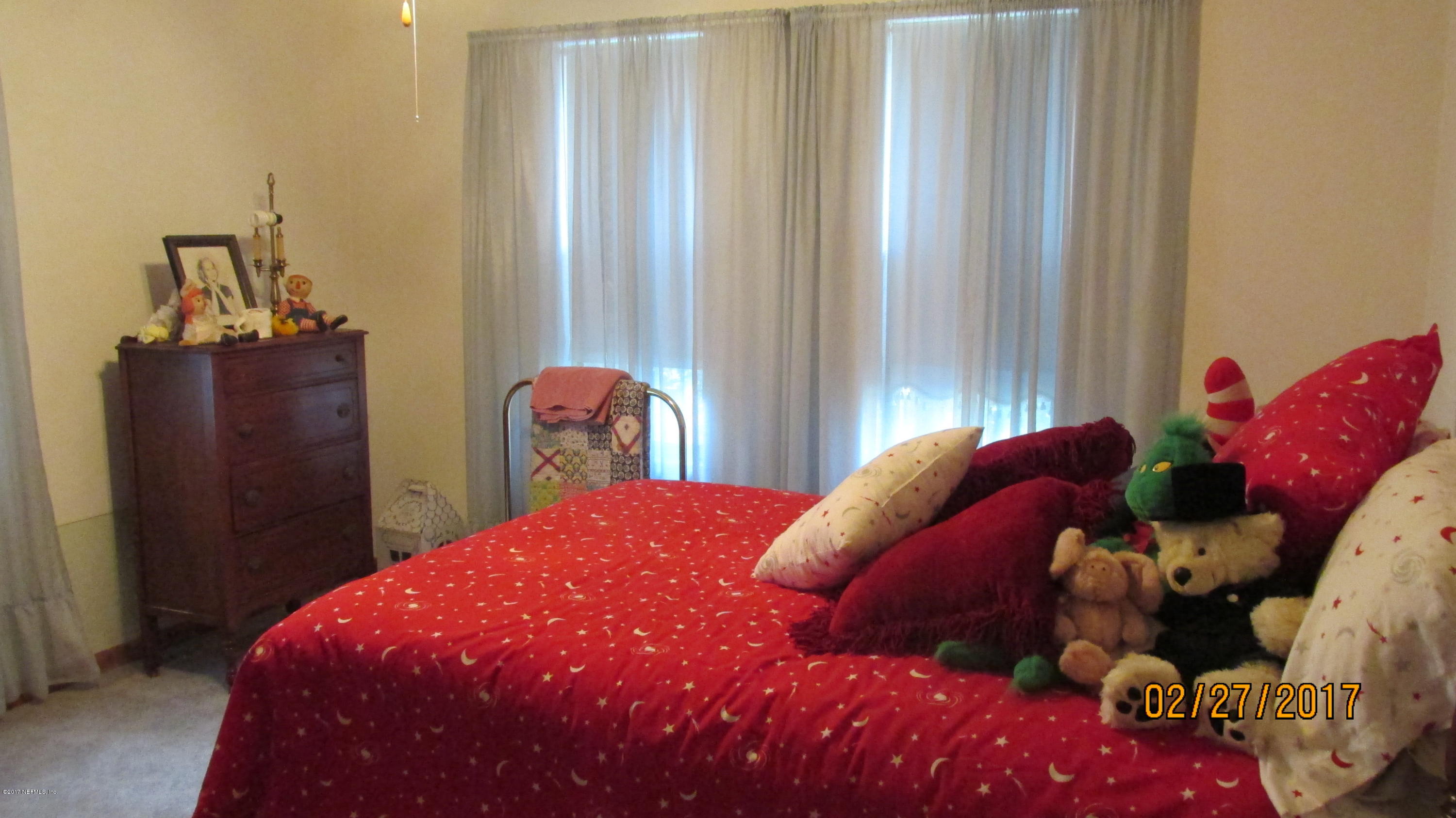 6514 Immokalee Road Keystone Heights, FL 32656 - Photo 6 of 10 a bed room with two bed and a window