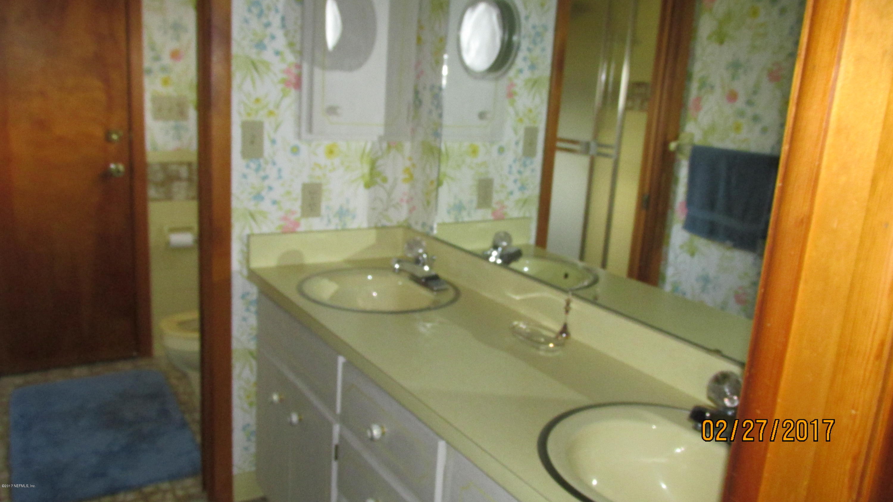 6514 Immokalee Road Keystone Heights, FL 32656 - Photo 9 of 10 a bathroom with a sink and a mirror