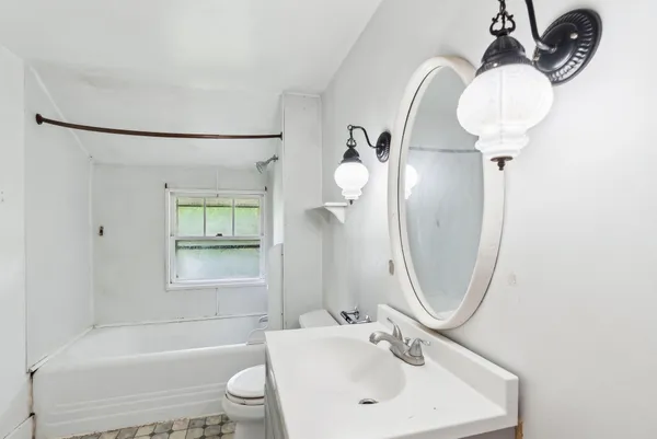 $399,000 | 705-707 Maine Avenue, Farmingdale, ME 04344