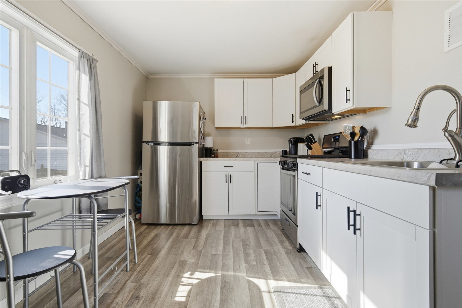 1624 Indiana Street Bloomington, IL 61701 - Photo 9 of 24