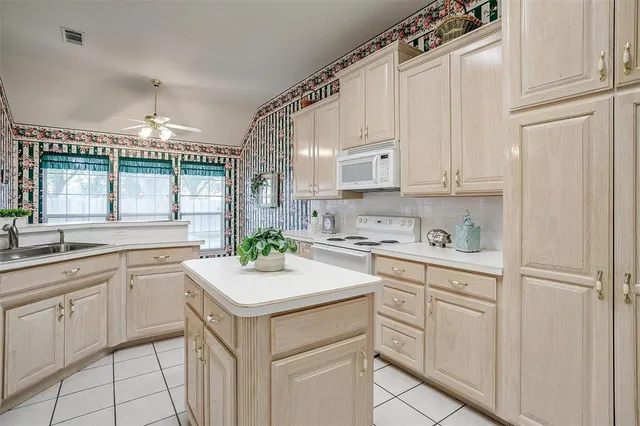 $350,000 | 133 Sunny Meadows Drive, Burleson, TX 76028