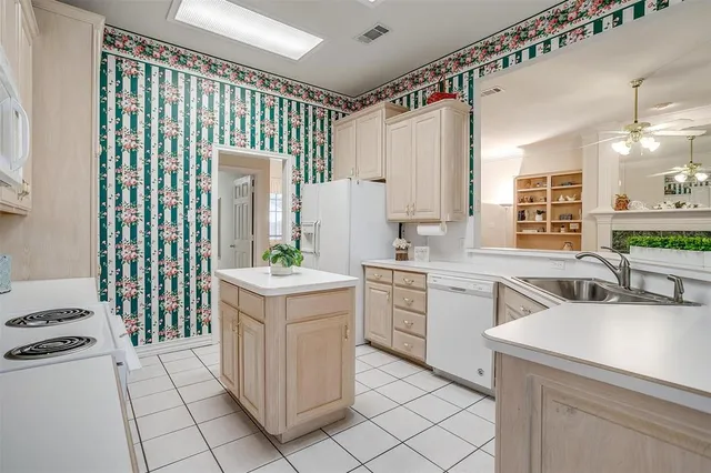 $350,000 | 133 Sunny Meadows Drive, Burleson, TX 76028