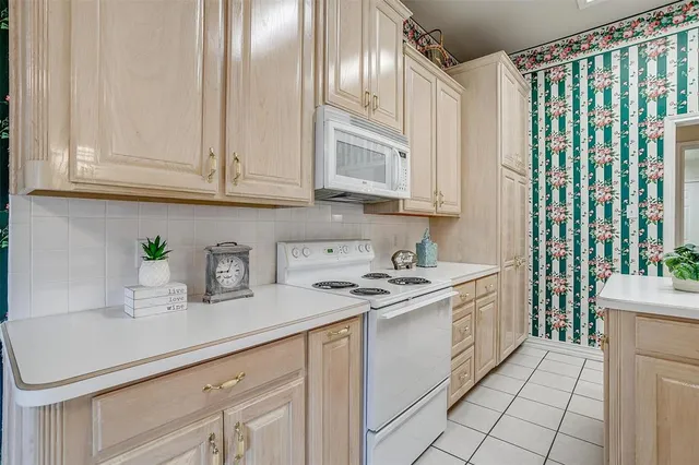 $350,000 | 133 Sunny Meadows Drive, Burleson, TX 76028