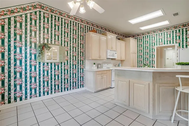 $350,000 | 133 Sunny Meadows Drive, Burleson, TX 76028