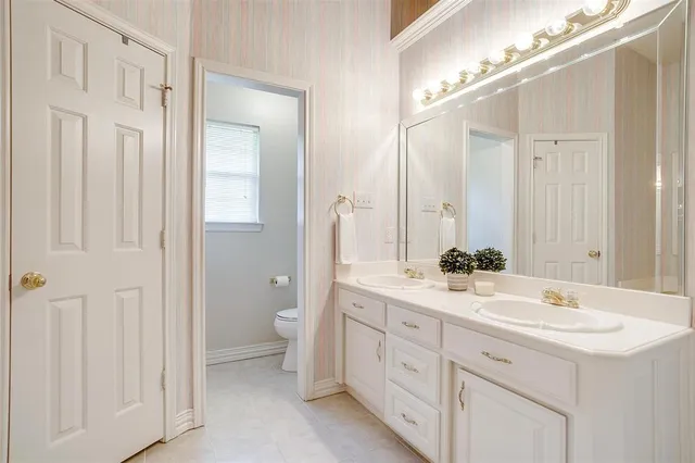 $350,000 | 133 Sunny Meadows Drive, Burleson, TX 76028