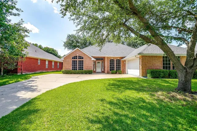 $350,000 | 133 Sunny Meadows Drive, Burleson, TX 76028