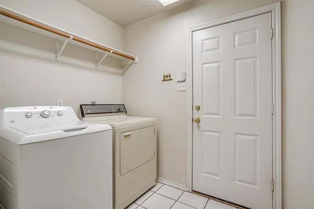 $350,000 | 133 Sunny Meadows Drive, Burleson, TX 76028