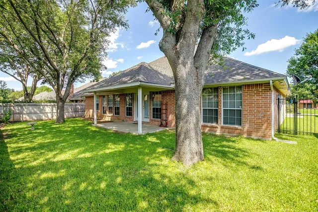 $350,000 | 133 Sunny Meadows Drive, Burleson, TX 76028