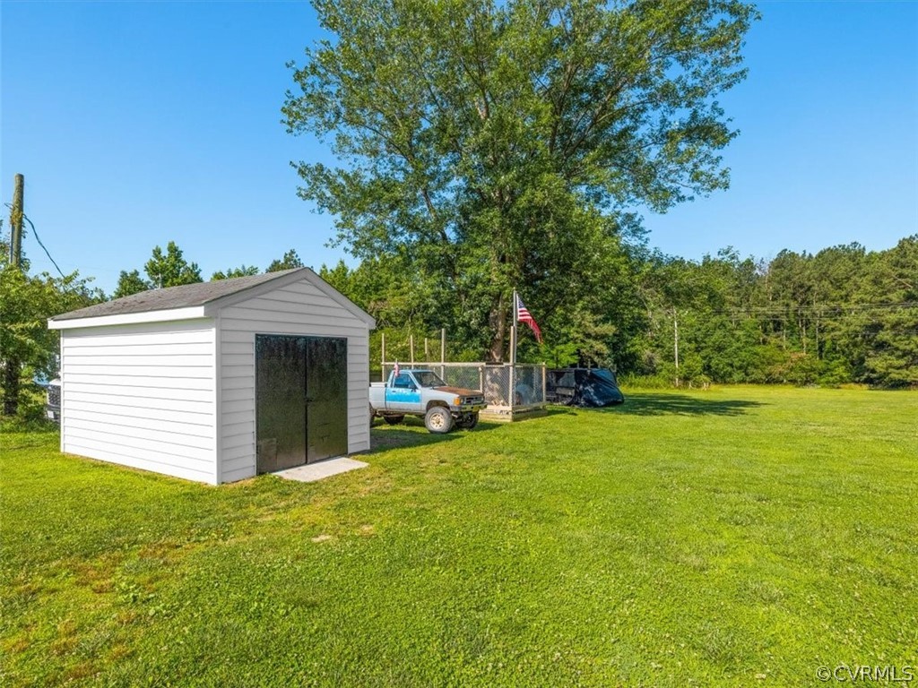 10417 River Road Petersburg, VA 23803 - Photo 25 of 29 a view of a house with backyard and garden