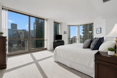 $1,375,000 | 21 East Huron Street, Unit 2803, Chicago, IL 60611