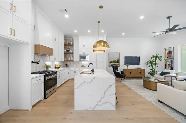 $555,000 | 923 Fisher Street, Unit A, Houston, TX 77018