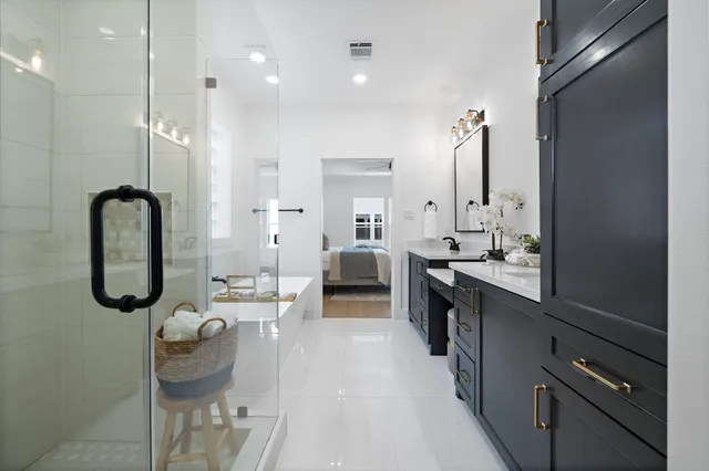 $555,000 | 923 Fisher Street, Unit A, Houston, TX 77018