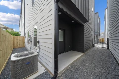 $555,000 | 923 Fisher Street, Unit A, Houston, TX 77018