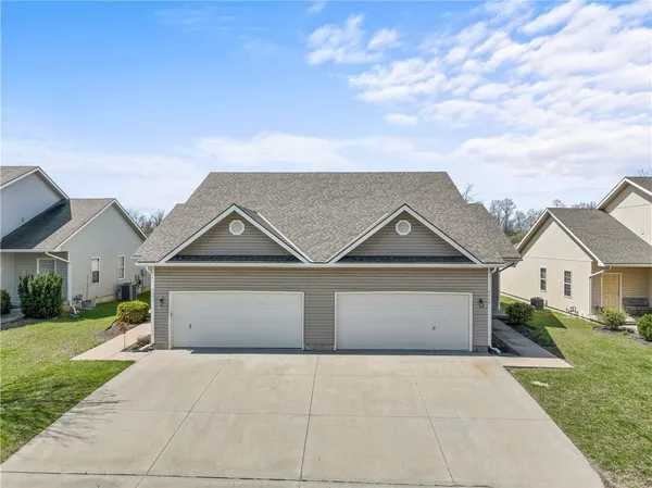 $410,000 | 9404-9406 North Gower Avenue, Kansas City, MO 64154