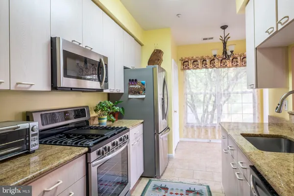 $2,597 | 5916 Founders Hill Drive, Unit 104, Alexandria, VA 22310