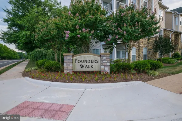 $2,597 | 5916 Founders Hill Drive, Unit 104, Alexandria, VA 22310
