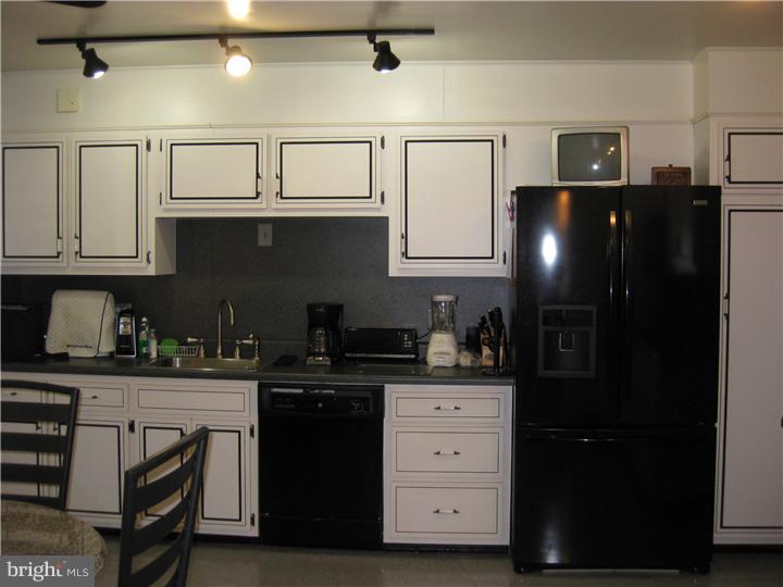 8316 Fenton Road Glenside, PA 19038 - Photo 8 of 15 Gallery Image 8