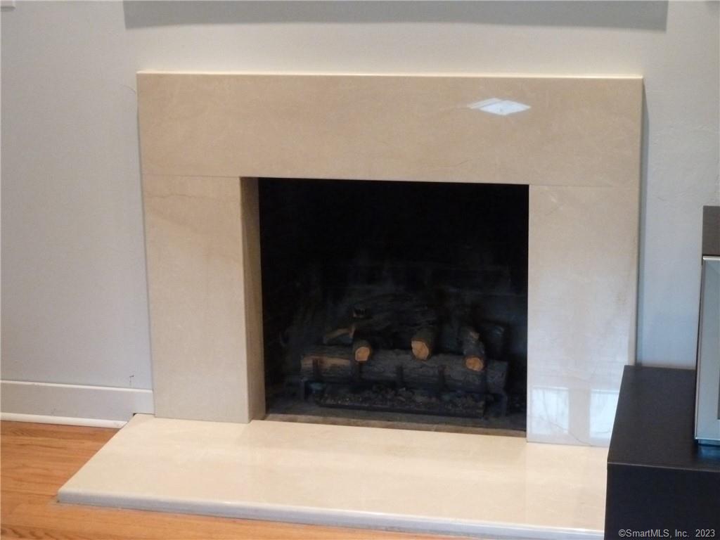 90 Sasco Hill Terrace Fairfield, CT 06824 - Photo 6 of 19 a bathroom with a bathtub