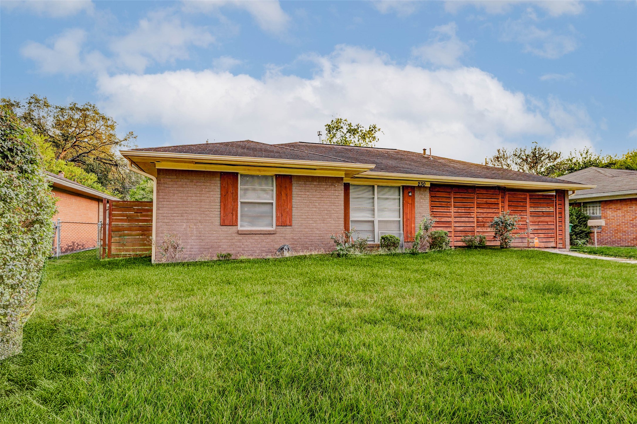 230 Bizerte Street Houston, TX 77022 - Photo 4 of 34