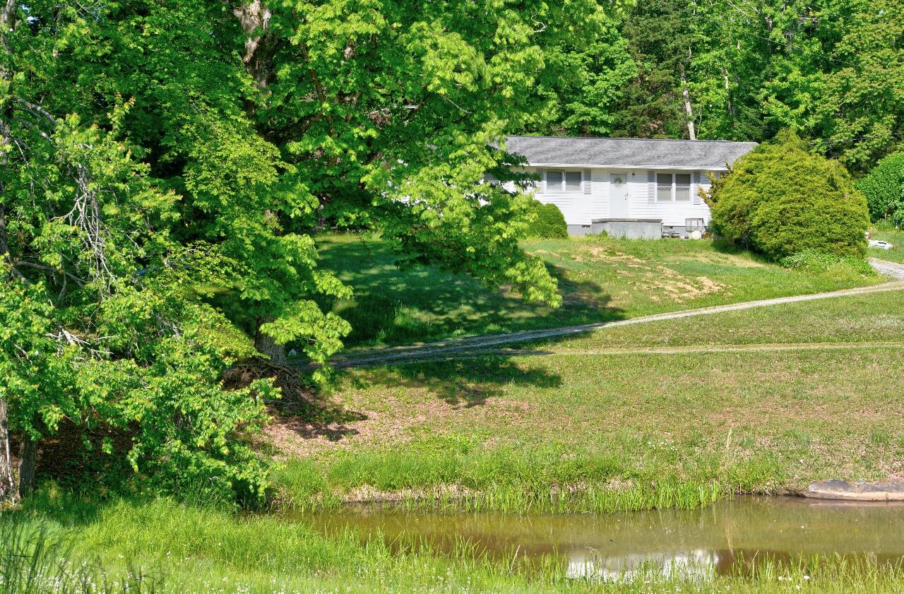 1096 Jewett Road Grandview, TN 37337 - Photo 3 of 36 1096 jewett outside