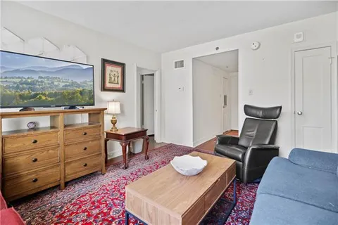 $175,000 | 1205 St Charles Avenue, Unit 611, New Orleans, LA 70130