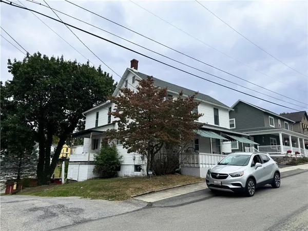 a car parked in front of a building