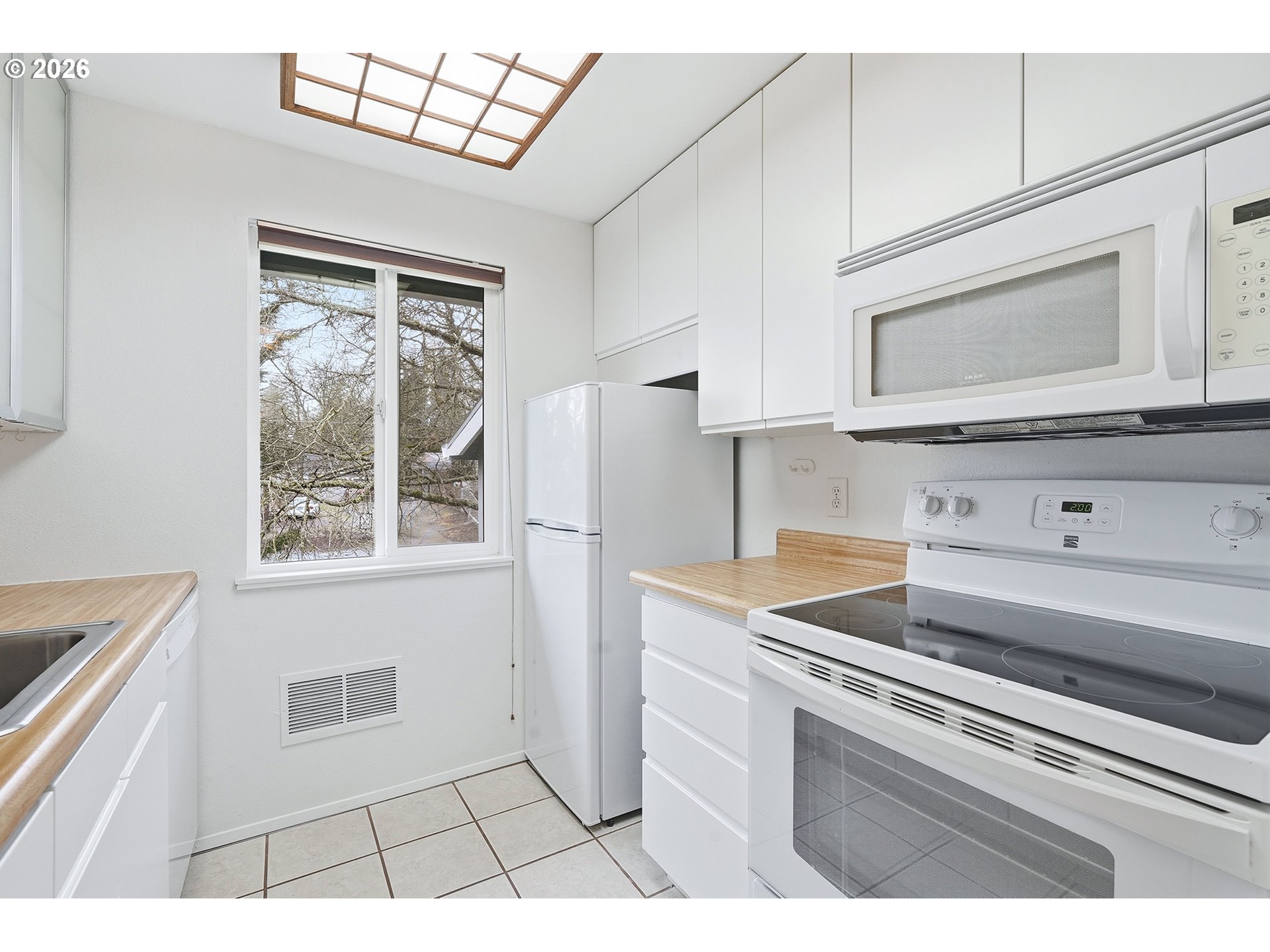 10000 Southwest Hall Boulevard, Unit 4 Portland, OR 97223 - Photo 12 of 24 Kitchen
