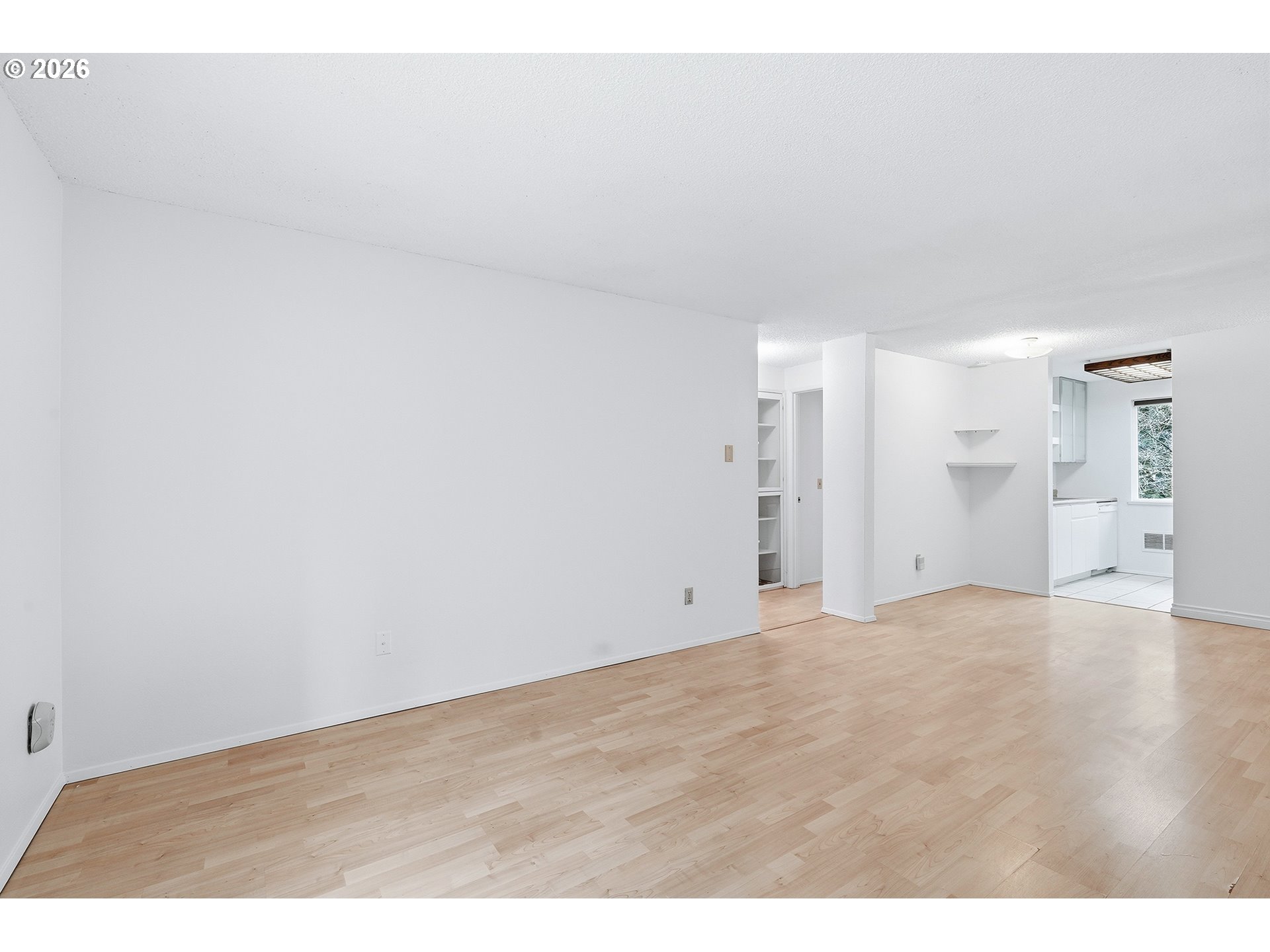 10000 Southwest Hall Boulevard, Unit 4 Portland, OR 97223 - Photo 8 of 24 Living Room