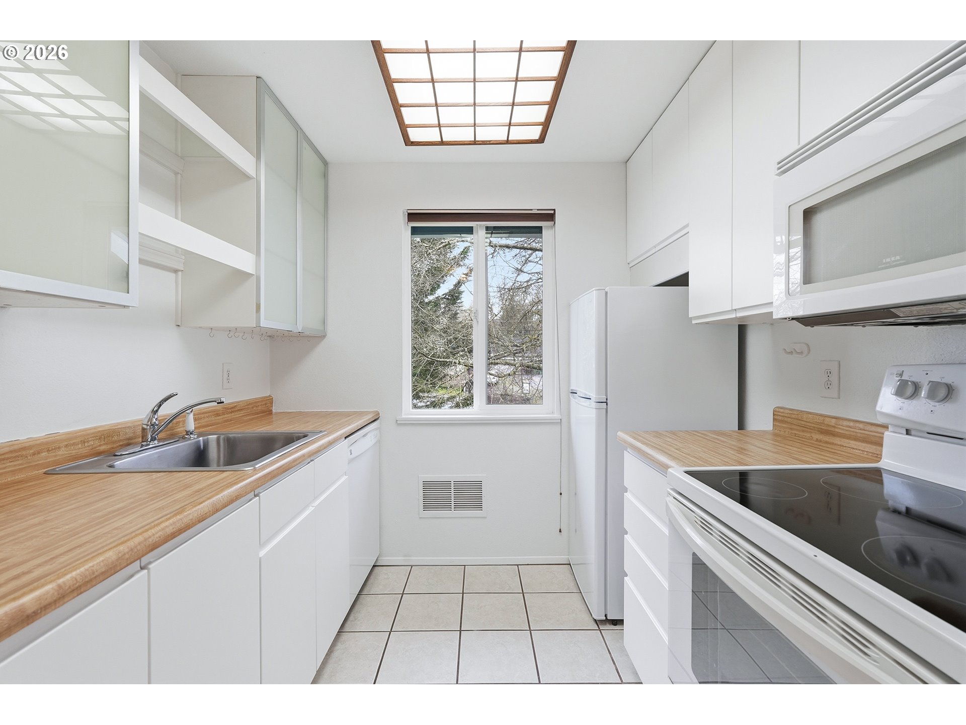 10000 Southwest Hall Boulevard, Unit 4 Portland, OR 97223 - Photo 10 of 24 Kitchen