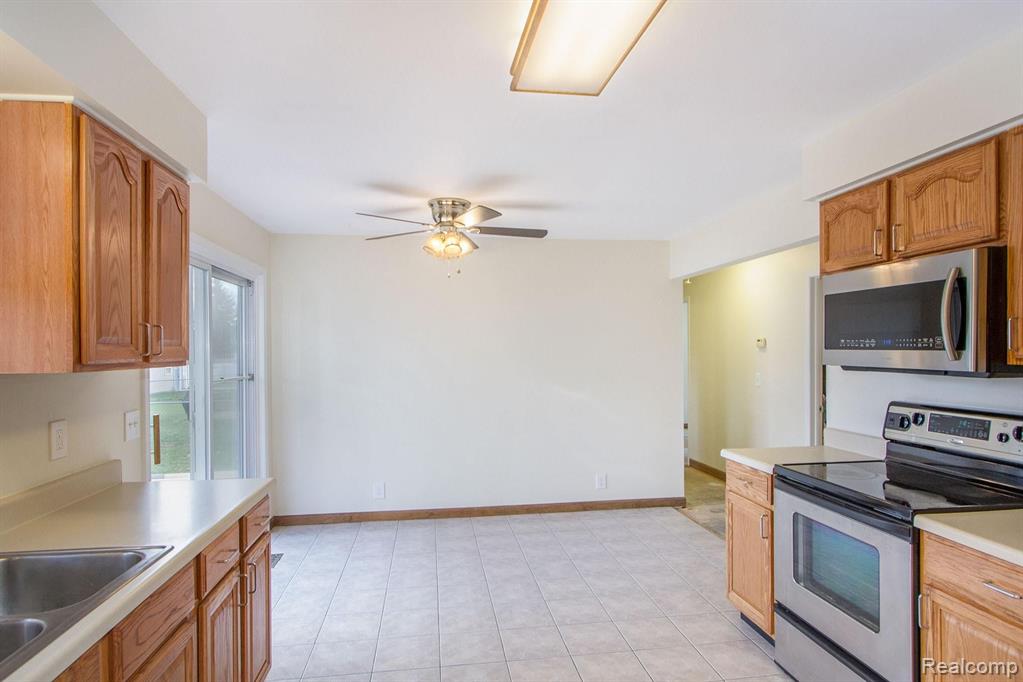 2455 Emmons Avenue Rochester Hills, MI 48307 - Photo 4 of 22