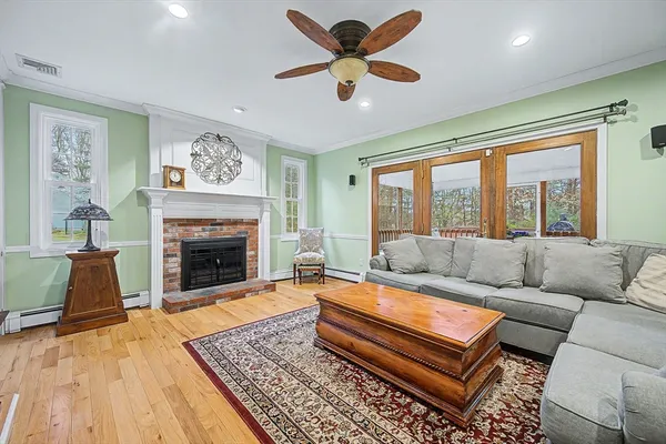 $1,100,000 | 8 Pheasant Hill Road, Hopkinton, MA 01748
