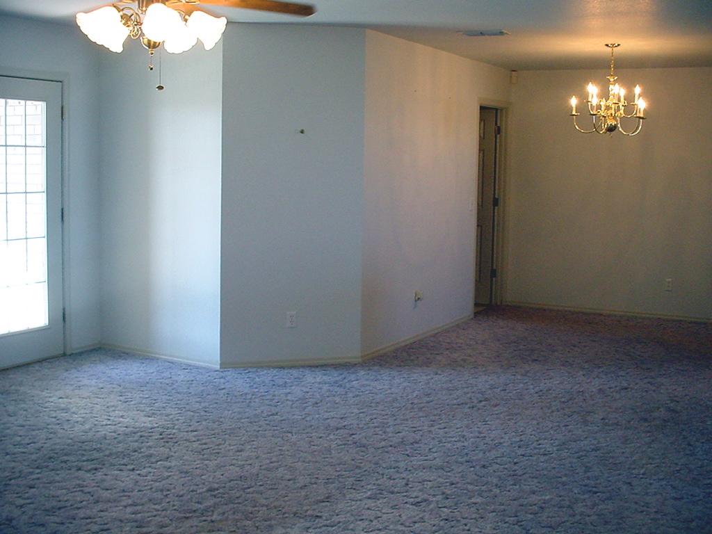 17421 West Hollywood Road Amarillo, TX 79119 - Photo 5 of 10 Living/Dining Room
