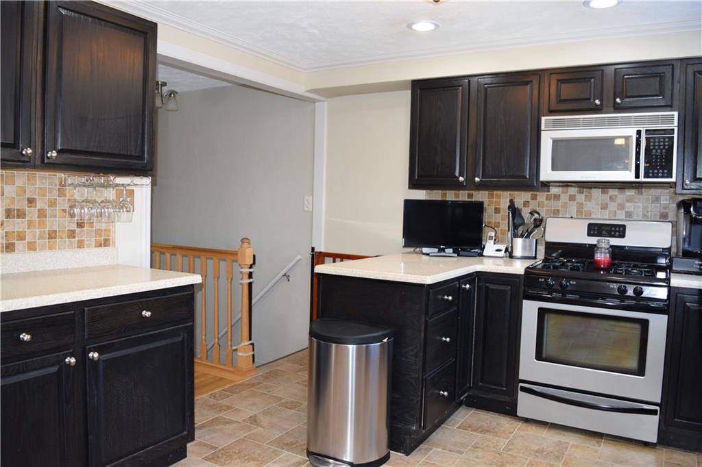 5225 Meadowcrest Road Pittsburgh, PA 15236 - Photo 15 of 25 Gallery Image 15