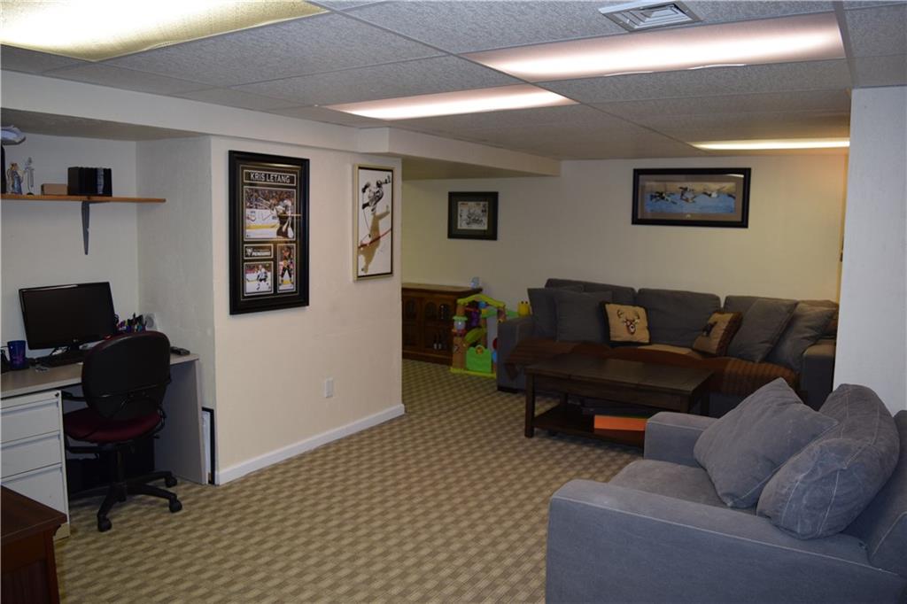 5225 Meadowcrest Road Pittsburgh, PA 15236 - Photo 20 of 25 Gallery Image 20