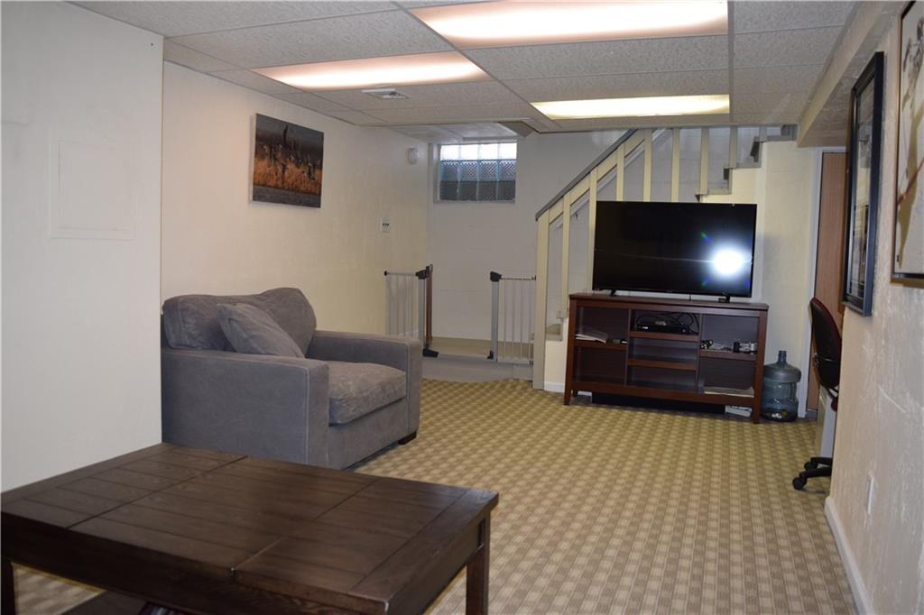 5225 Meadowcrest Road Pittsburgh, PA 15236 - Photo 22 of 25 Gallery Image 22