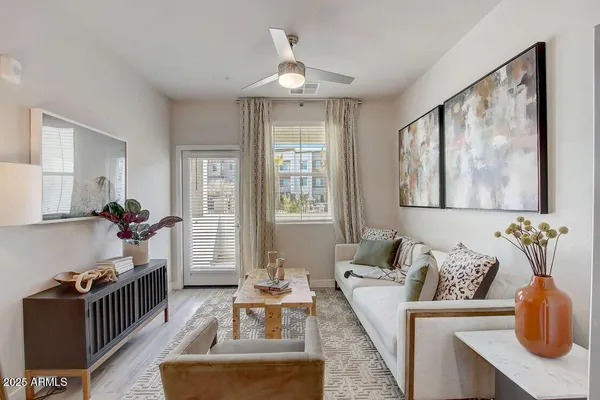 $1,552 | 28201 North Black Canyon Highway, Unit A2, Phoenix, AZ 85085