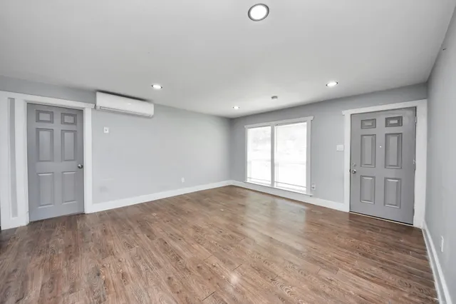 $1,600 | 5738 Kenilwood Drive, Houston, TX 77033