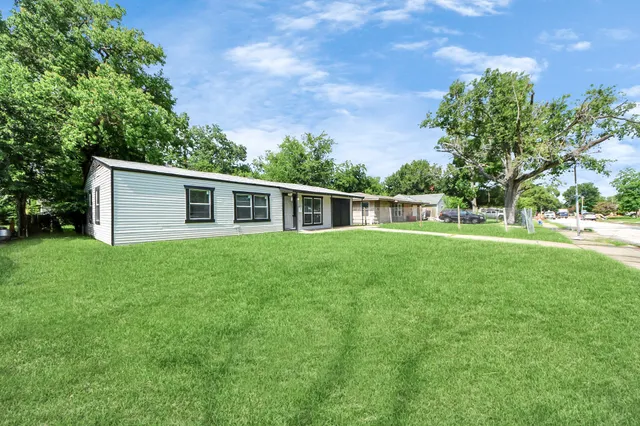 $1,600 | 5738 Kenilwood Drive, Houston, TX 77033