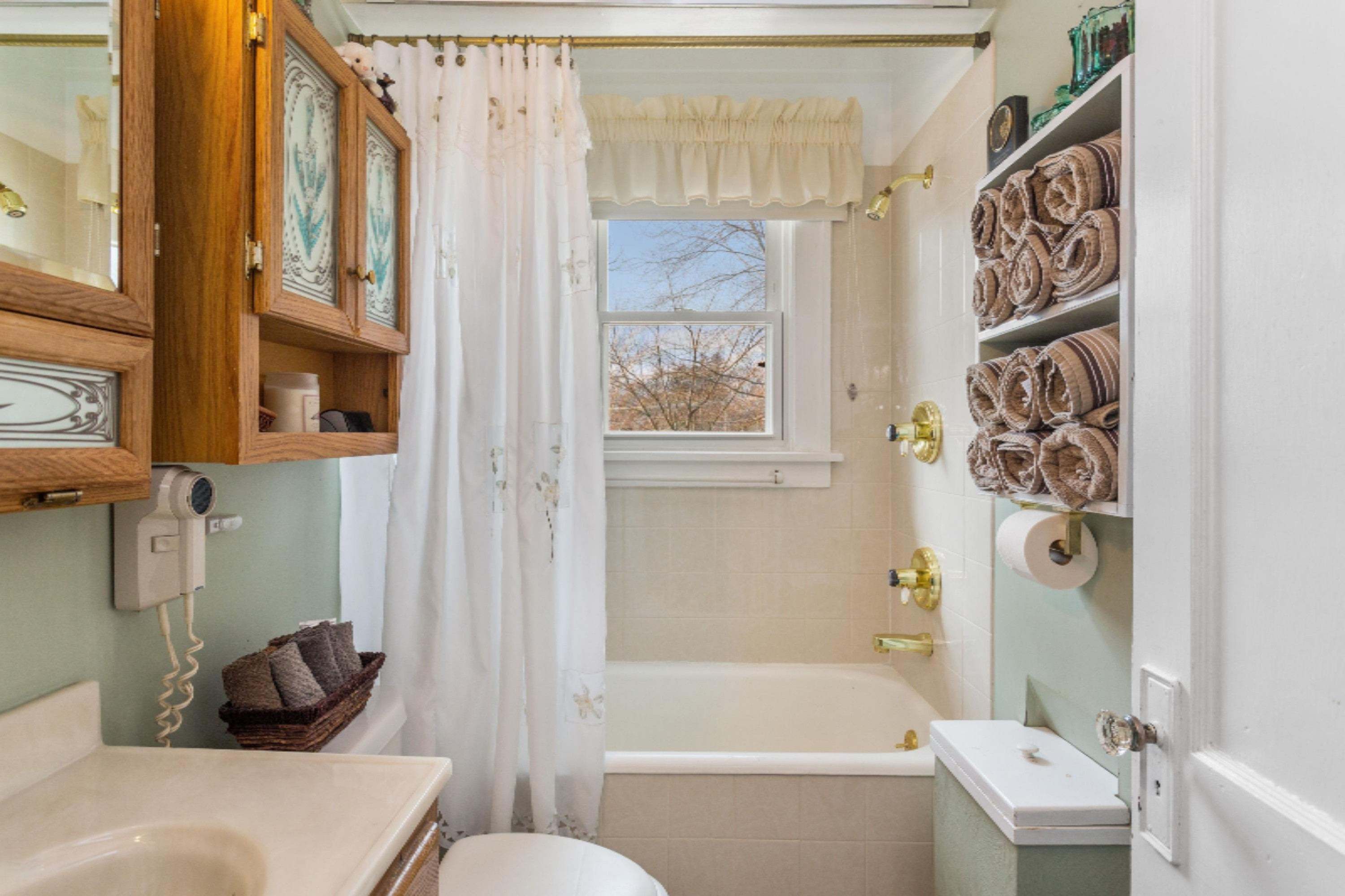8722 West East Road Lakeside, MI 49128 - Photo 19 of 23 10_8722EastRd_8_Bathroom_HiRes