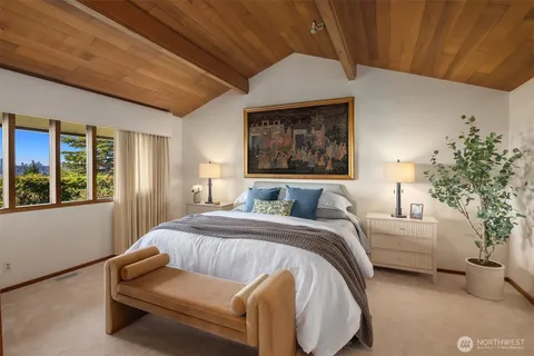 $4,950,000 | 9501 Northeast 13th Street, Clyde Hill, WA 98004