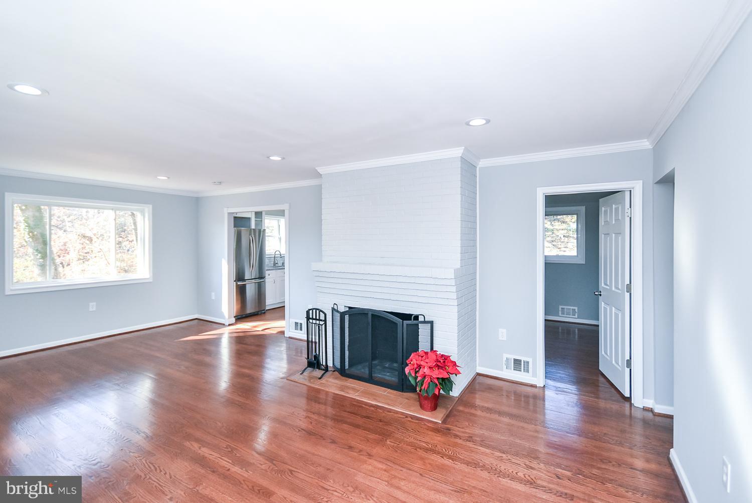 5200 Suitland Road Suitland, MD 20746 - Photo 5 of 29 Living Room