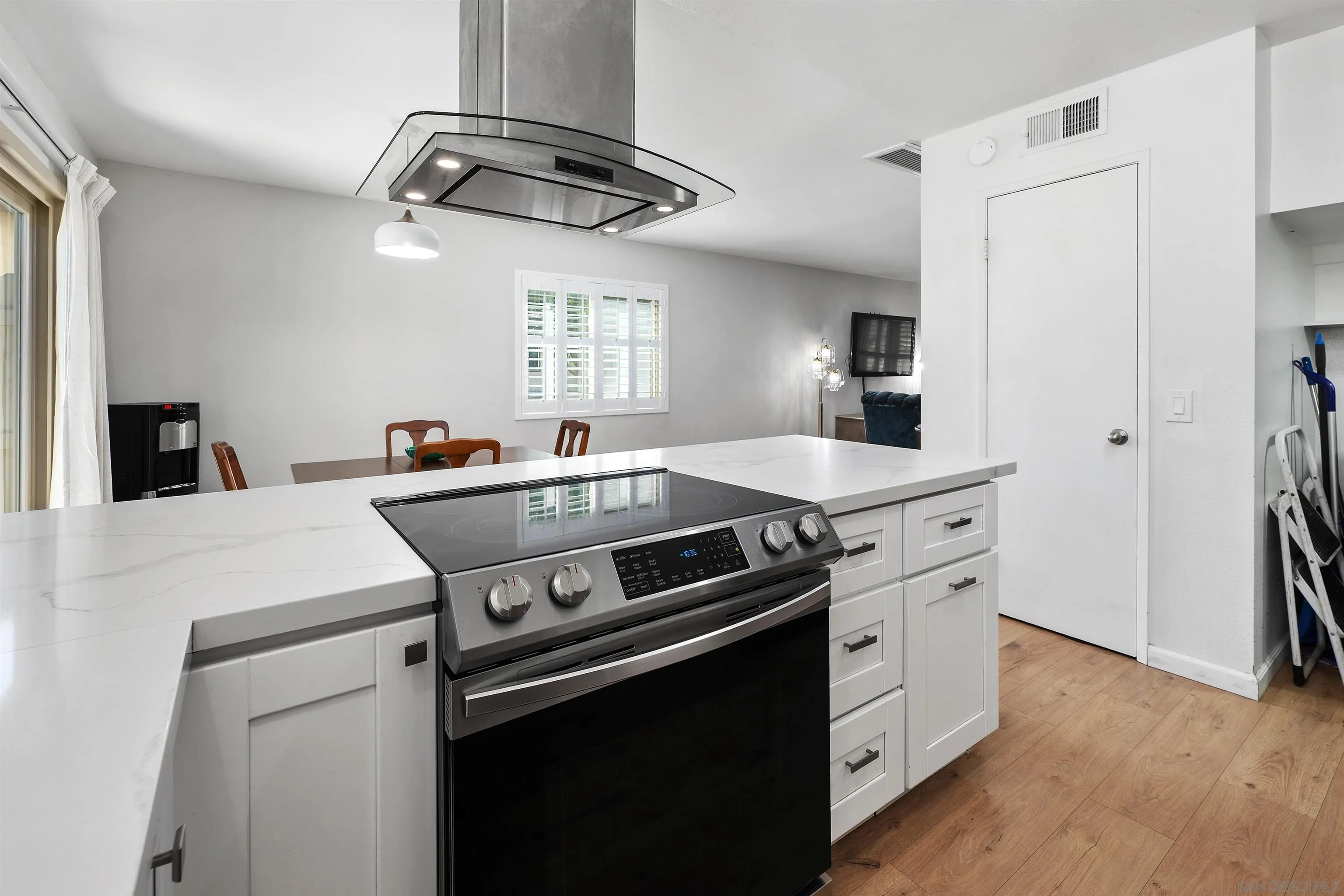 8325 Panorama Ridge Court Spring Valley, CA 91977 - Photo 19 of 39 a kitchen with a stove and a refrigerator