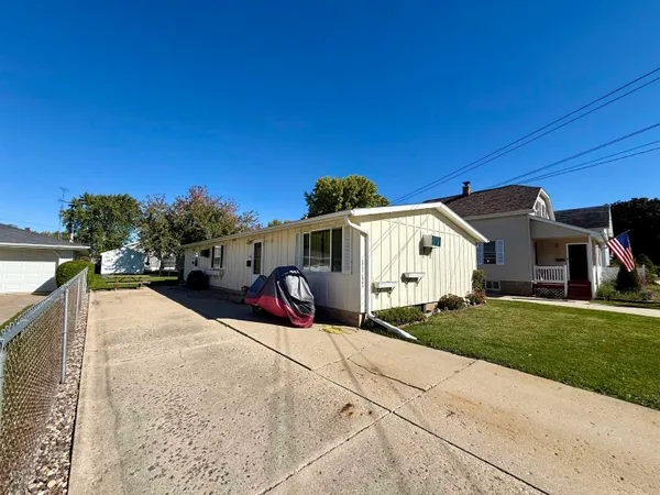 $210,000 | 742 West 5th Avenue, Oshkosh, WI 54902