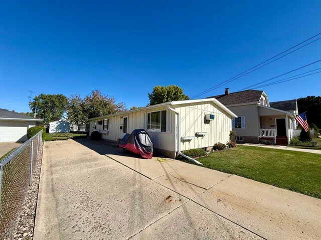 $210,000 | 742 West 5th Avenue, Oshkosh, WI 54902
