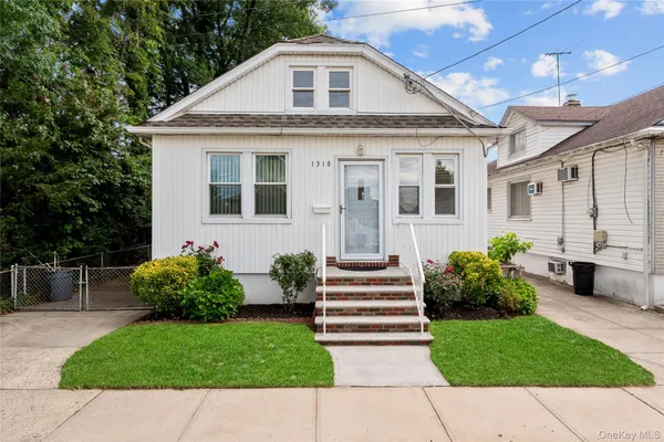$659,000 | 1318 Scimitar Avenue, Elmont, NY 11003