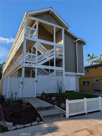 $4,300,000 | 642 West Imperial Avenue, El Segundo, CA 90245