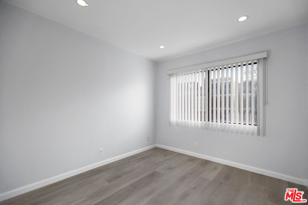 4631 Alla Road, Unit 8 Marina del Rey, CA 90292 - Photo 26 of 29 an empty room with wooden floor and windows